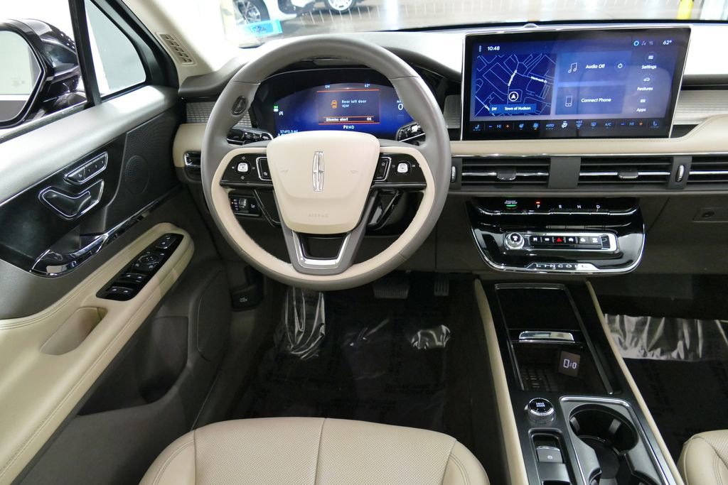 Used 2023 Lincoln Corsair AWD w/ Equipment Group 101A image 8