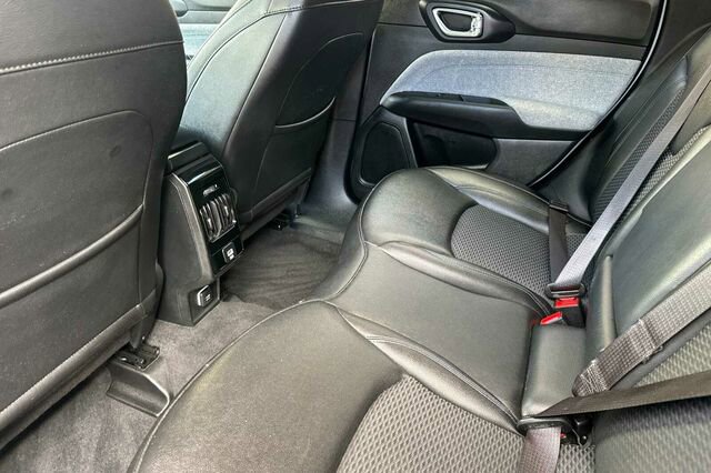 Used 2024 Jeep Compass Latitude image 9