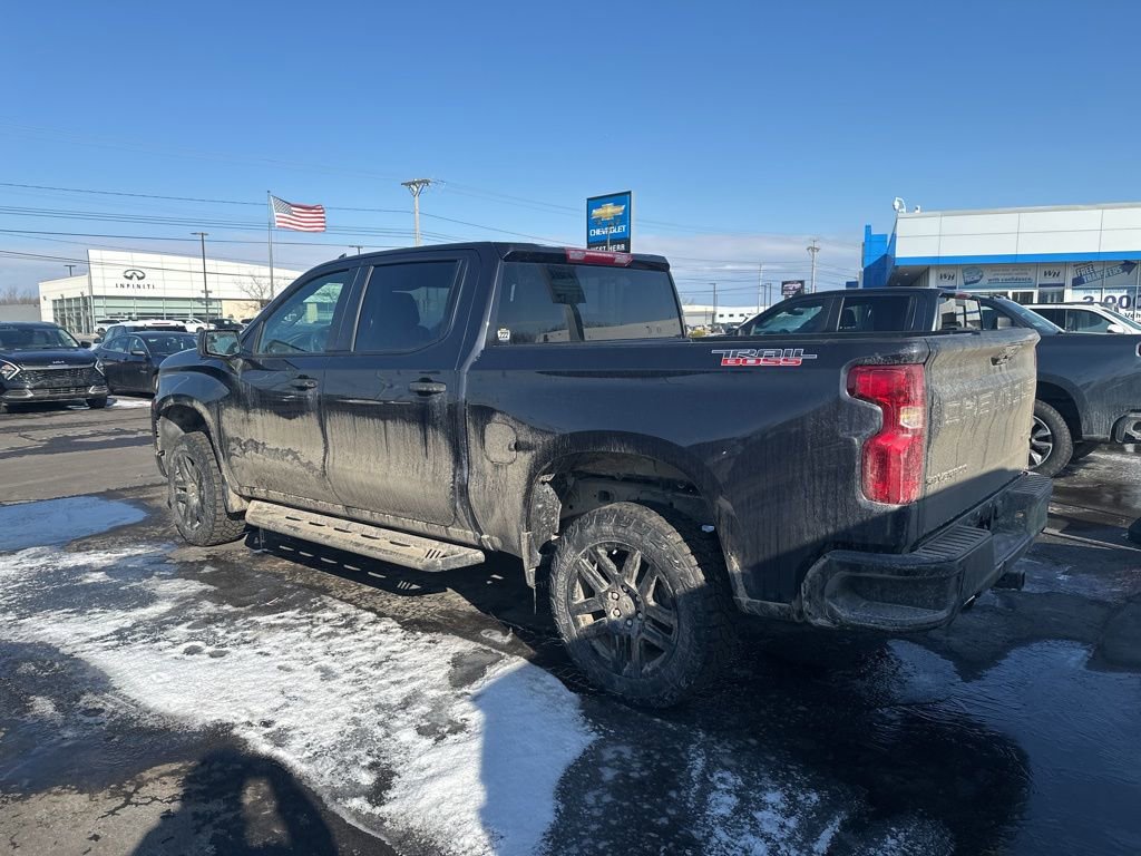 Used 2024 Chevrolet Silverado 1500 Custom Trail Boss w/ LPO, Dark Essentials Package image 3