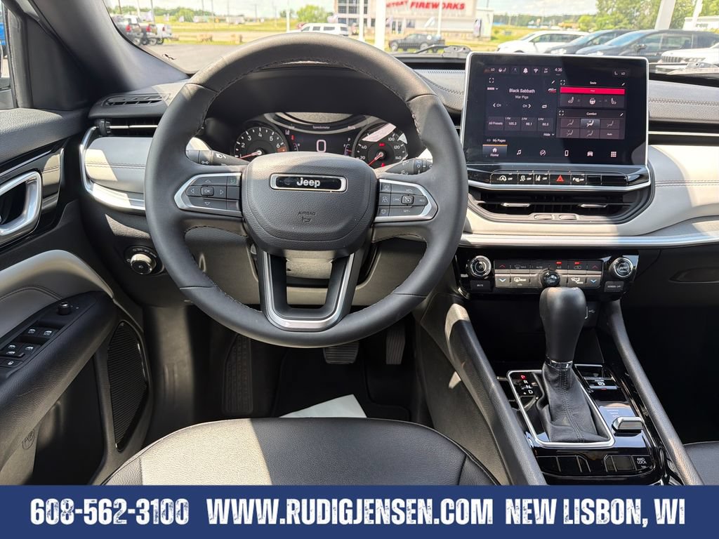 Used 2025 Jeep Compass Limited AWD/4WD image 13