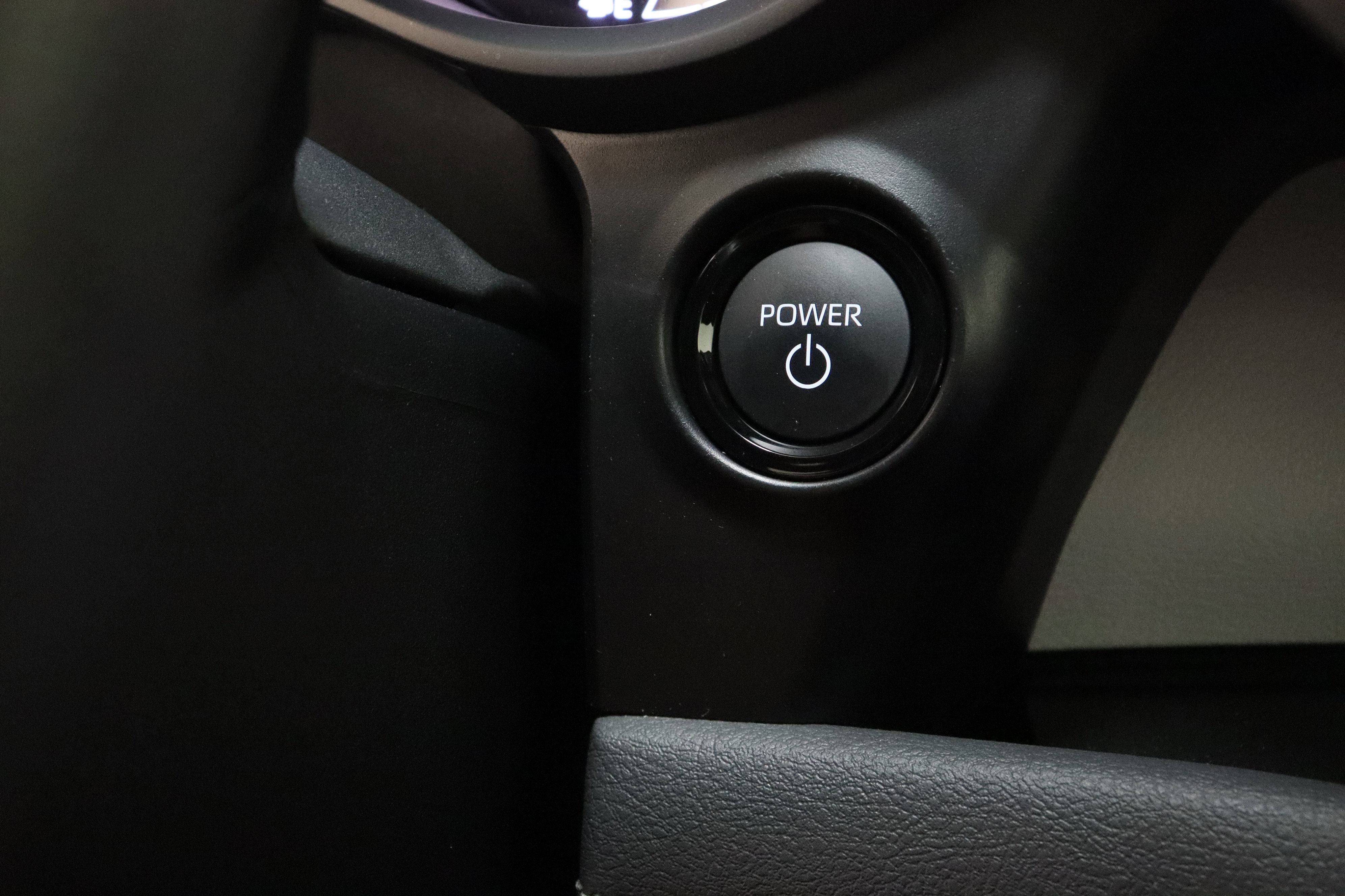 Used 2025 Toyota Sienna LE image 18