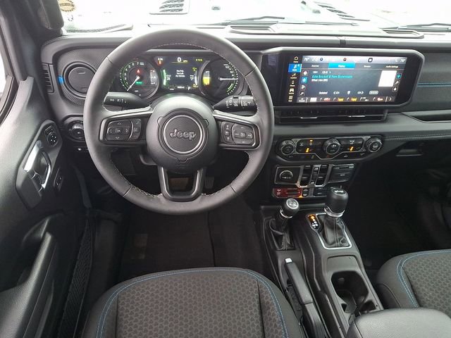 Used 2025 Jeep Wrangler Unlimited Rubicon 4xe w/ Convenience Group AWD/4WD image 11