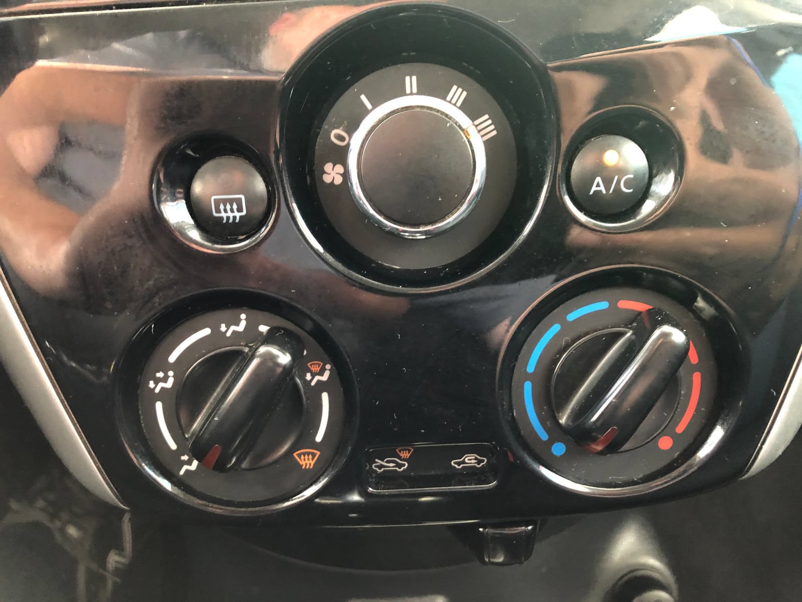 Used 2017 Nissan Versa Note SV FWD image 22