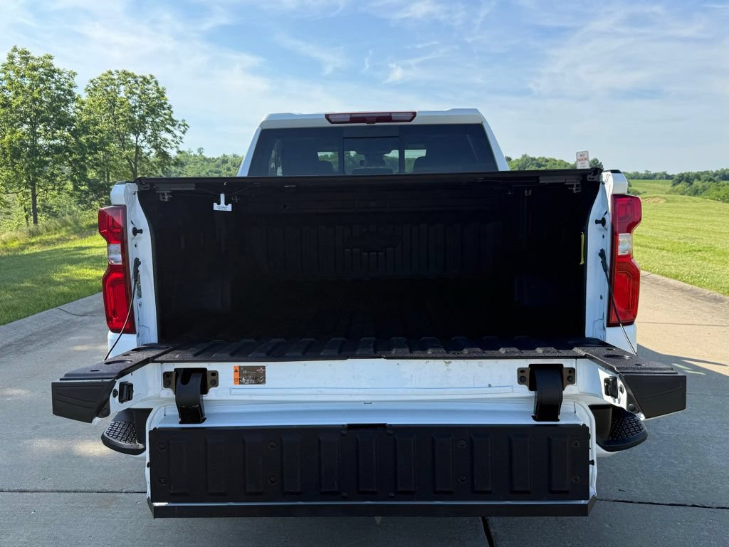 Used 2026 Chevrolet Silverado 1500 RST w/ Redline Edition AWD/4WD image 6