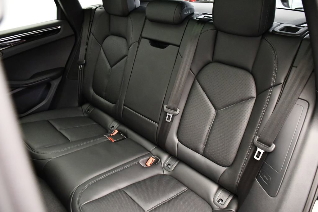 Certified 2025 Porsche Macan Turbo AWD/4WD image 44