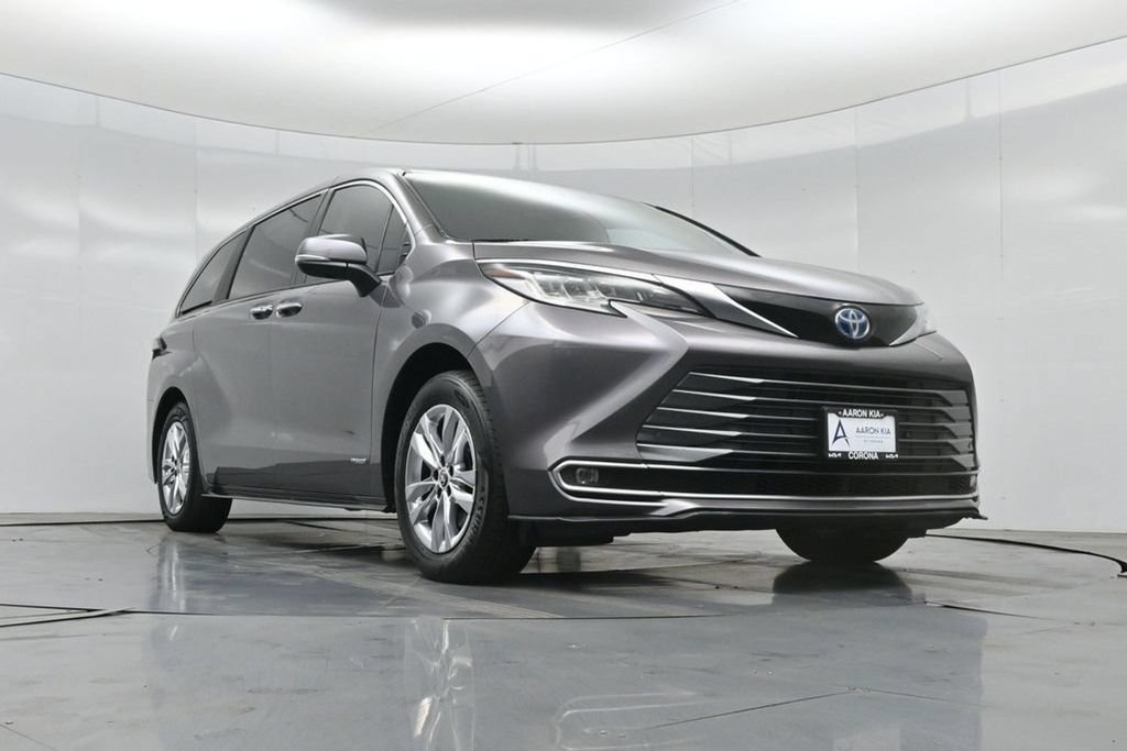 Used 2021 Toyota Sienna Limited FWD image 52