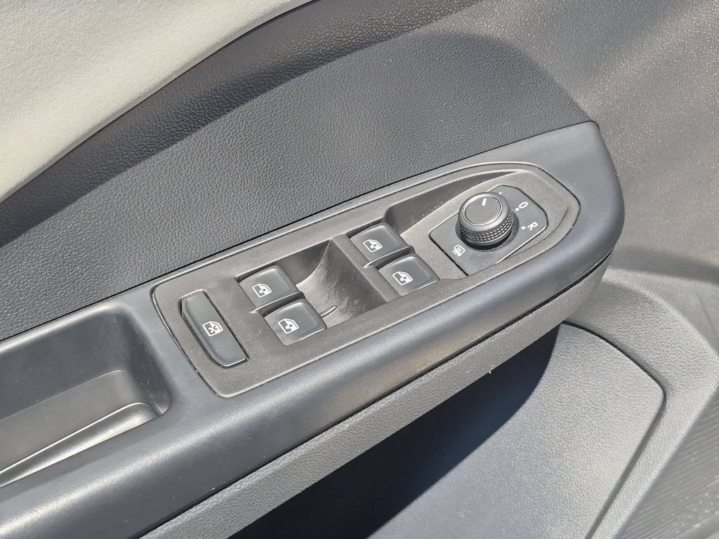 Used 2025 Volkswagen Taos SE AWD/4WD image 13