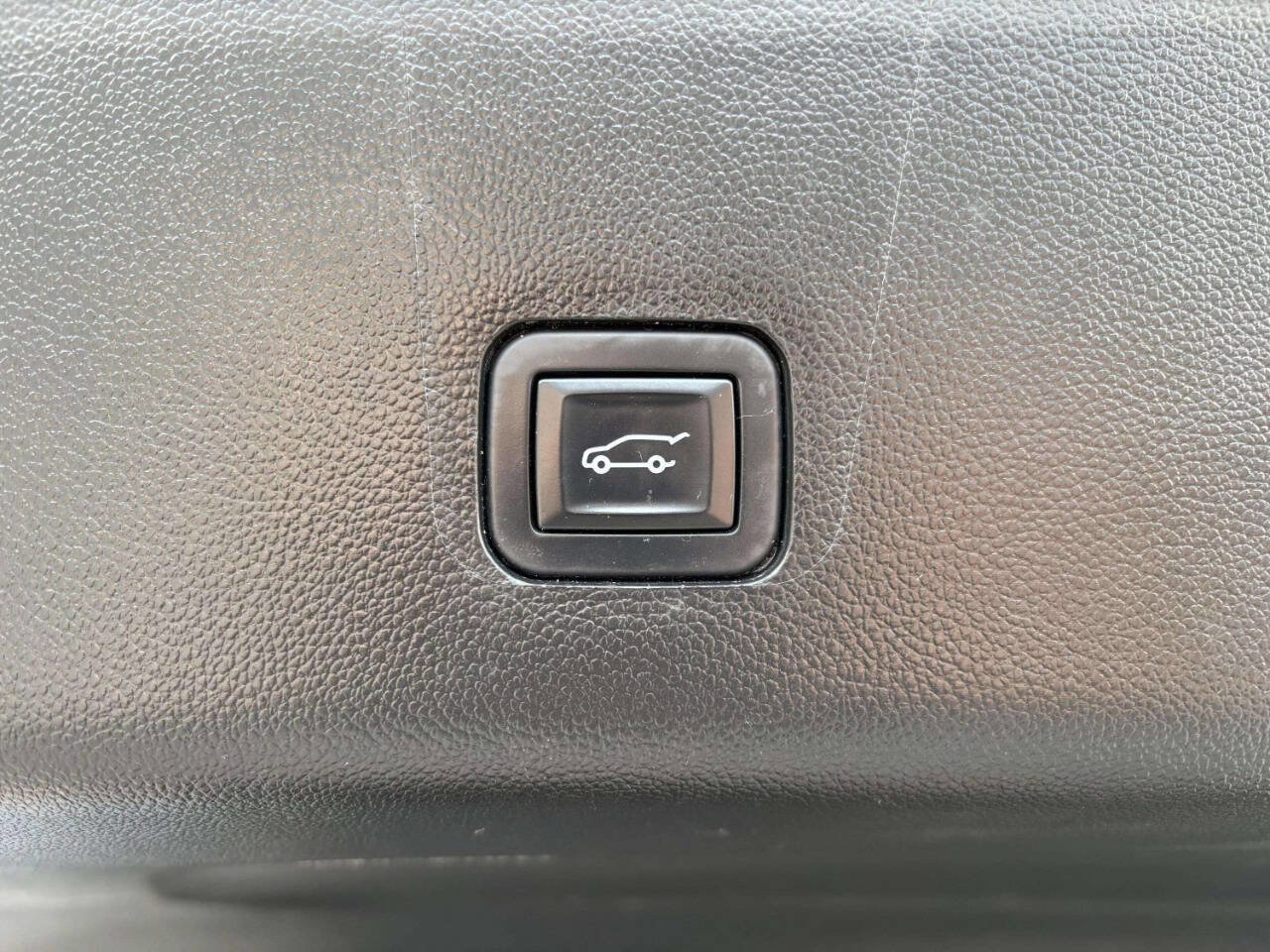 Used 2019 Chevrolet Traverse LT w/ LT Premium Package image 17
