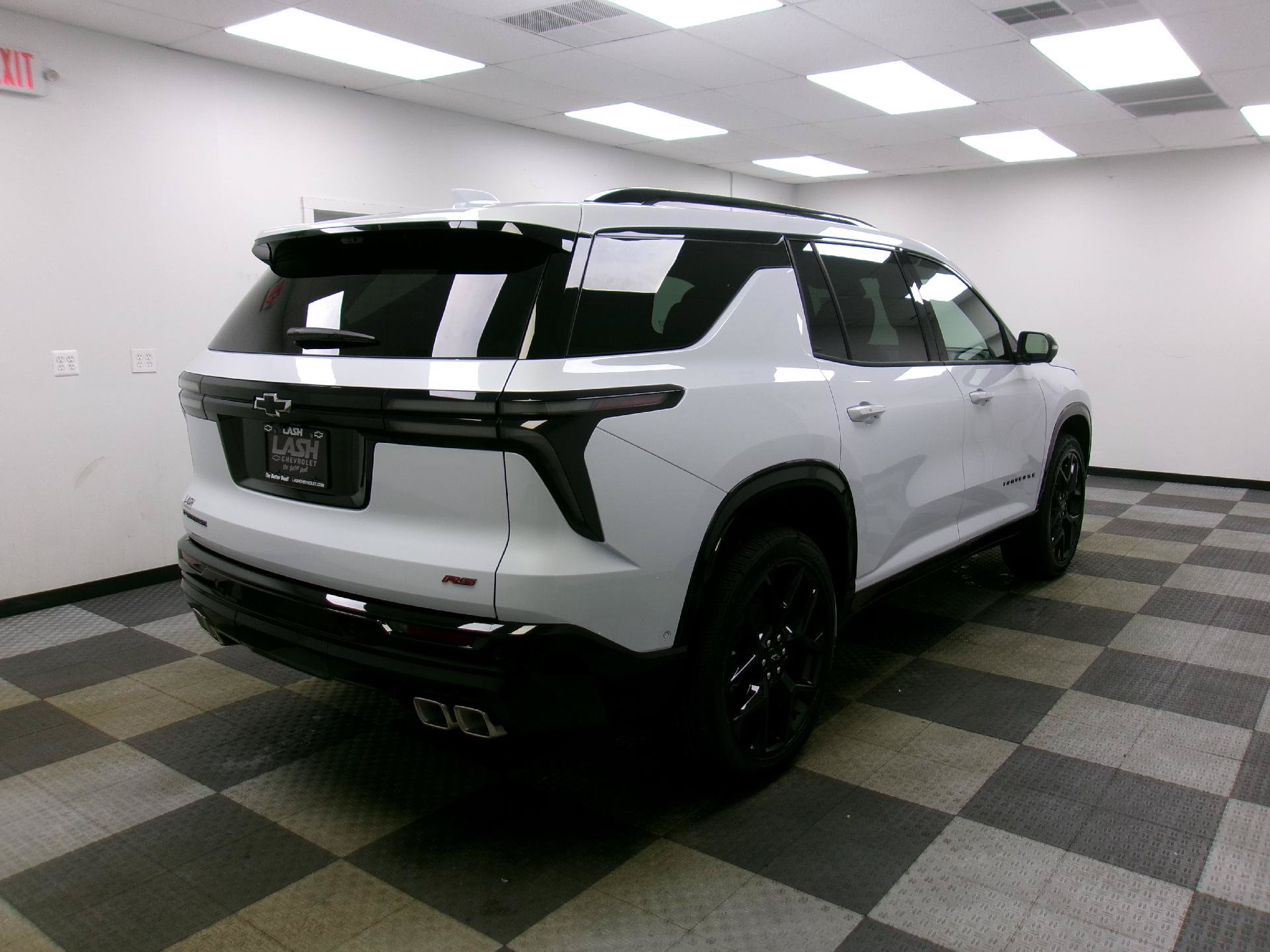 New 2026 Chevrolet Traverse RS w/ LPO, Floor Liner Package FWD image 12