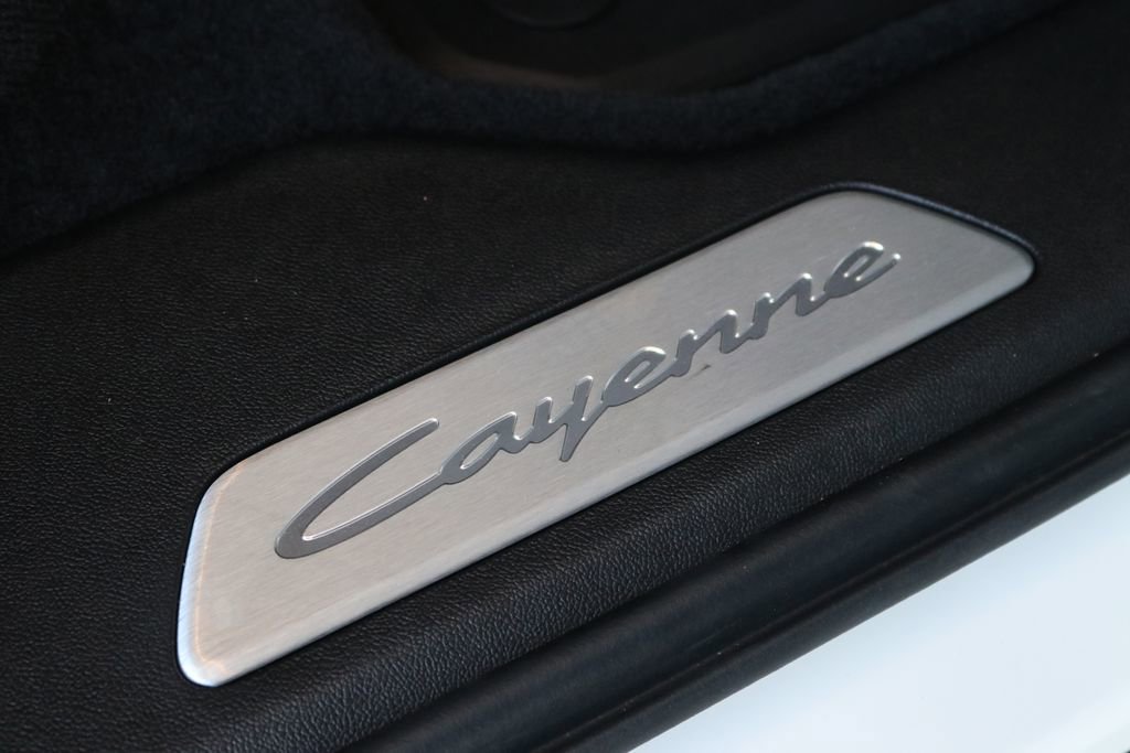 Used 2024 Porsche Cayenne image 31