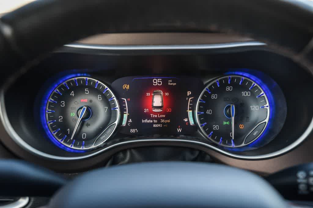 Used 2018 Chrysler Pacifica Touring-L Plus FWD image 27
