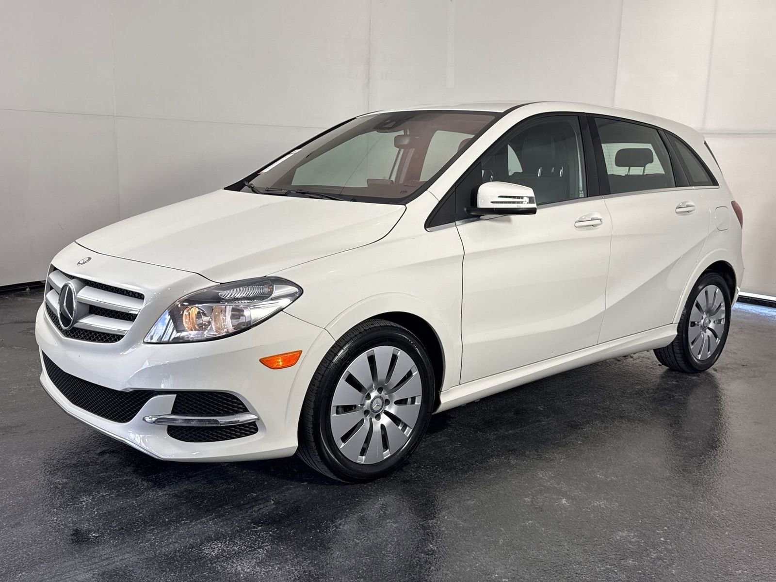 Used 2017 Mercedes-Benz B 250e image 4