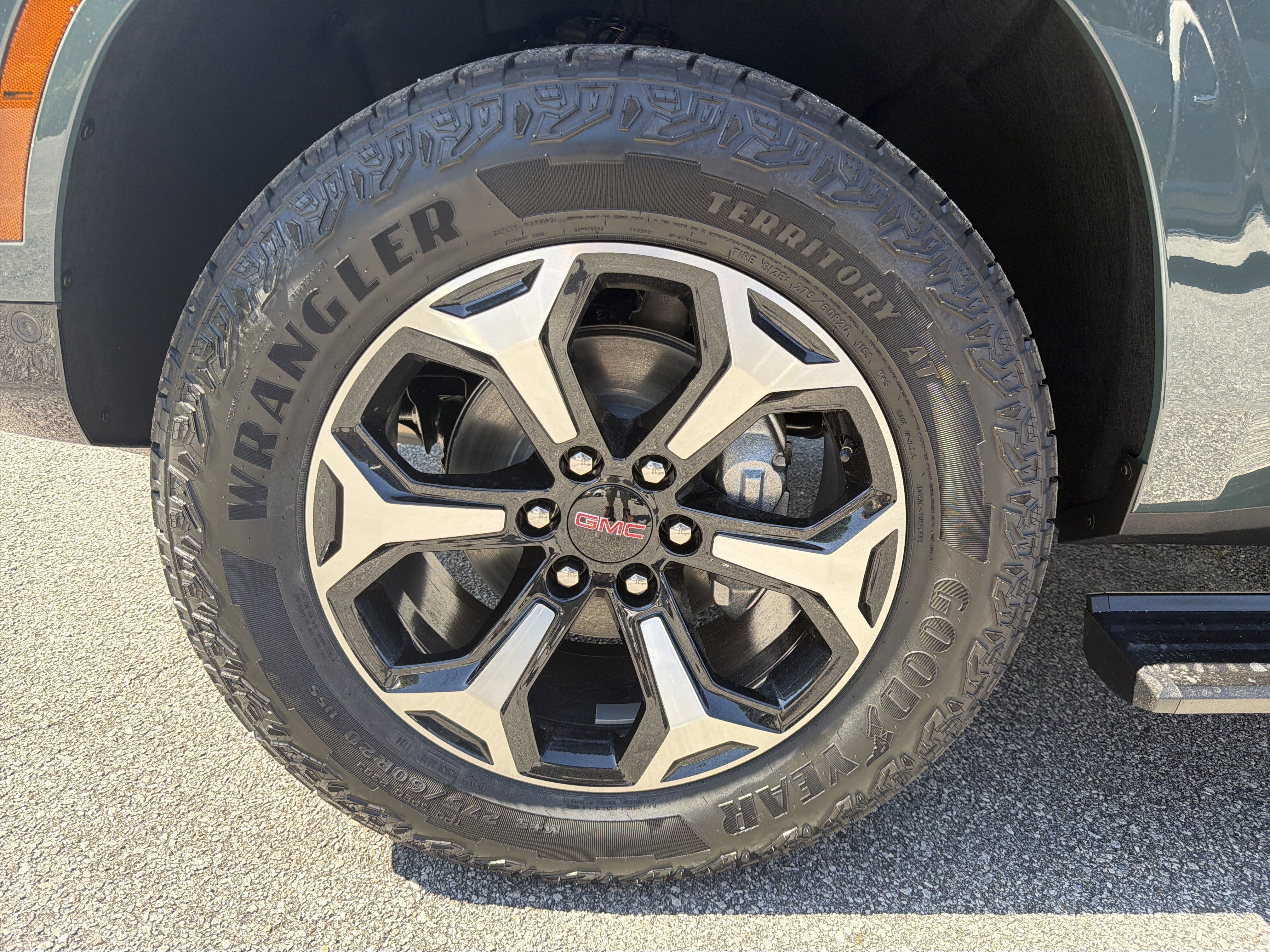 New 2026 GMC Yukon AT4 w/ AT4 Premium Package AWD/4WD image 12