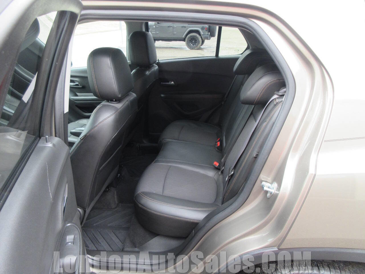 Used 2022 Chevrolet Trax LT w/ Sport Edition image 13