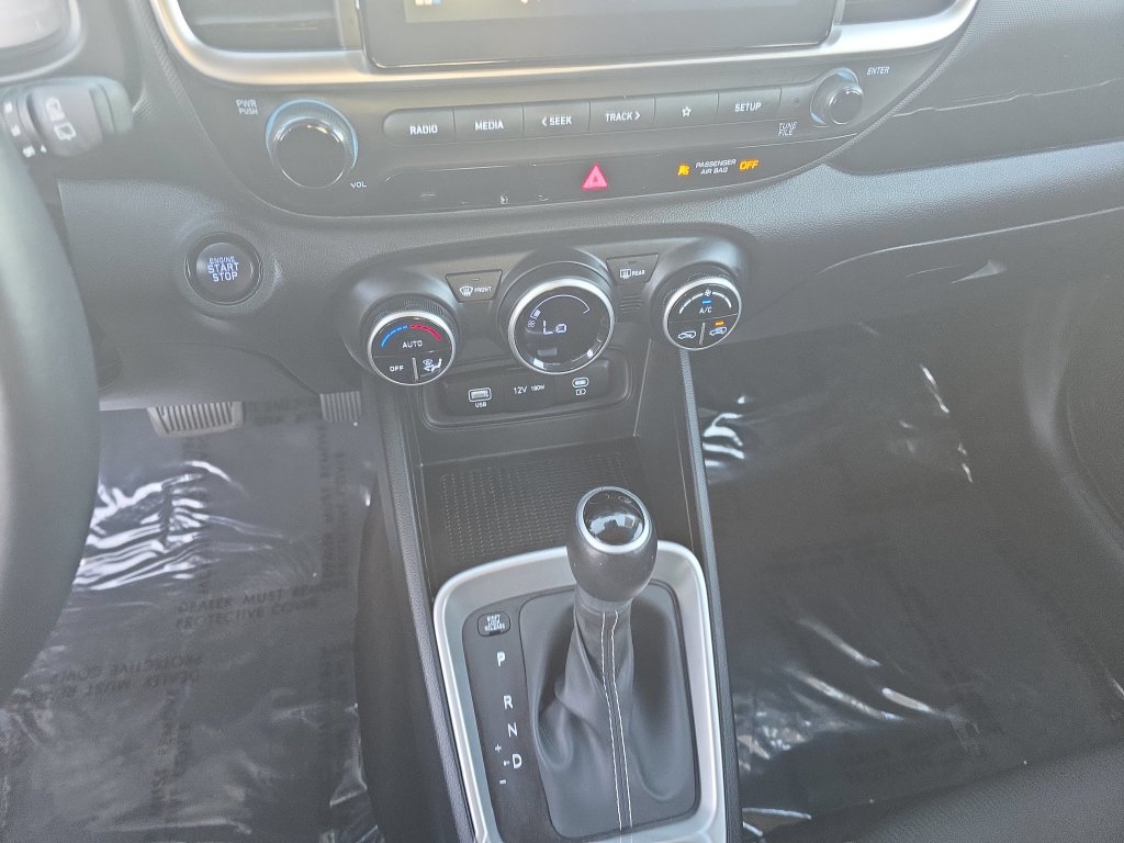Used 2025 Hyundai Venue SEL FWD image 17