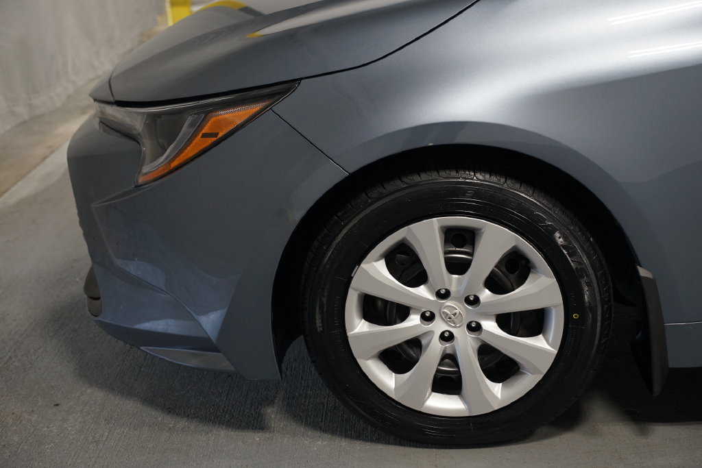 Certified 2025 Toyota Corolla LE FWD image 5