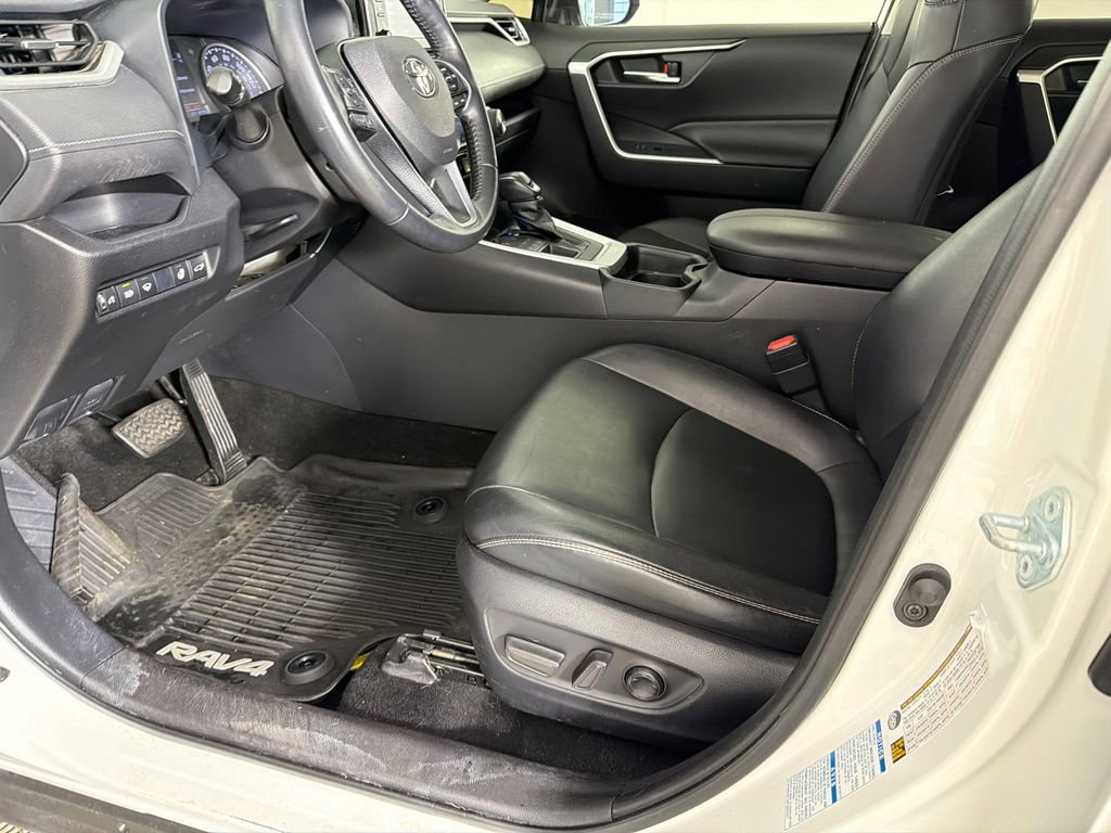 Used 2020 Toyota RAV4 XLE Premium image 10