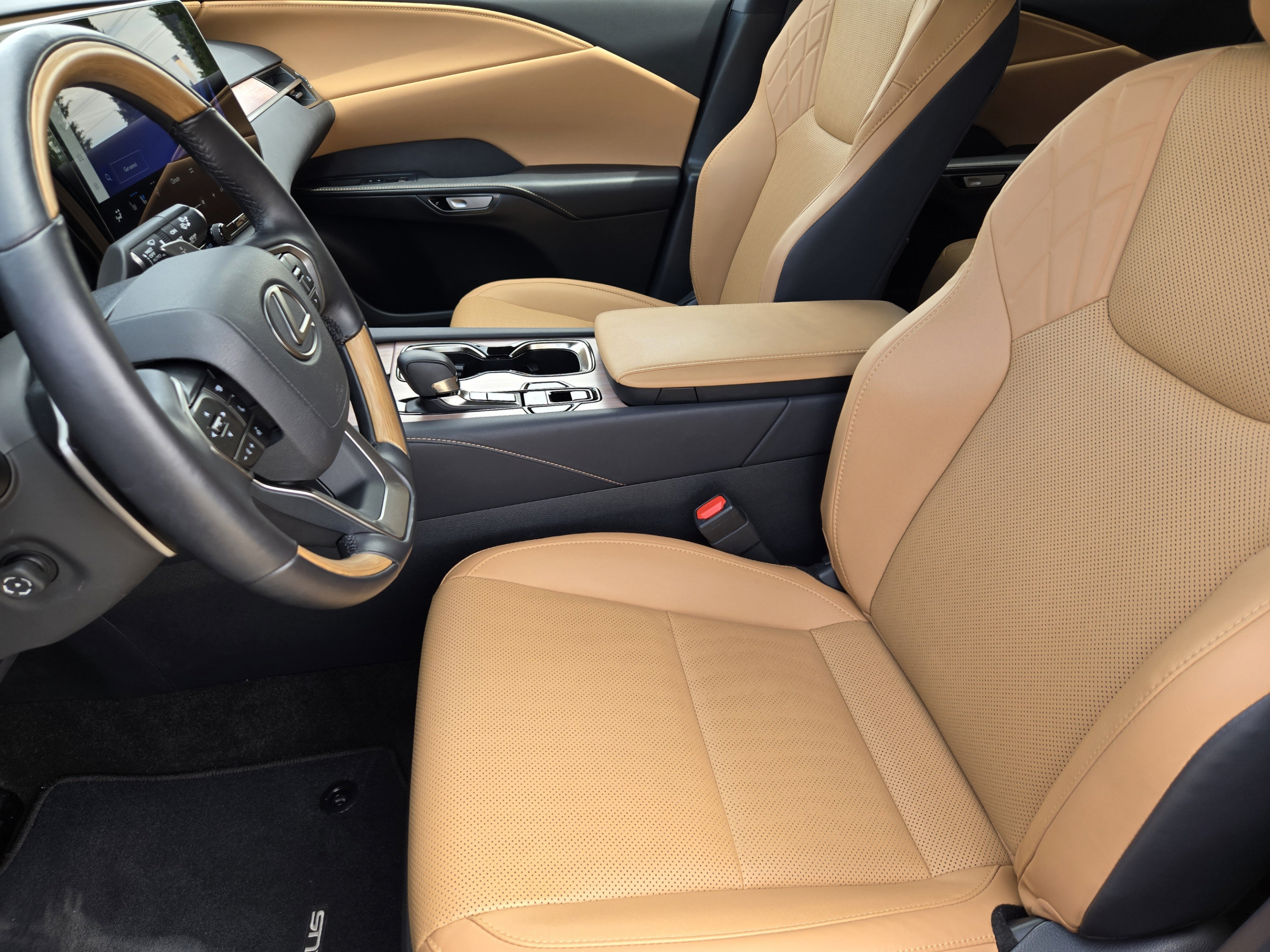 Used 2025 Lexus RX 350 Premium w/ Accessory Package (Z1) FWD image 9