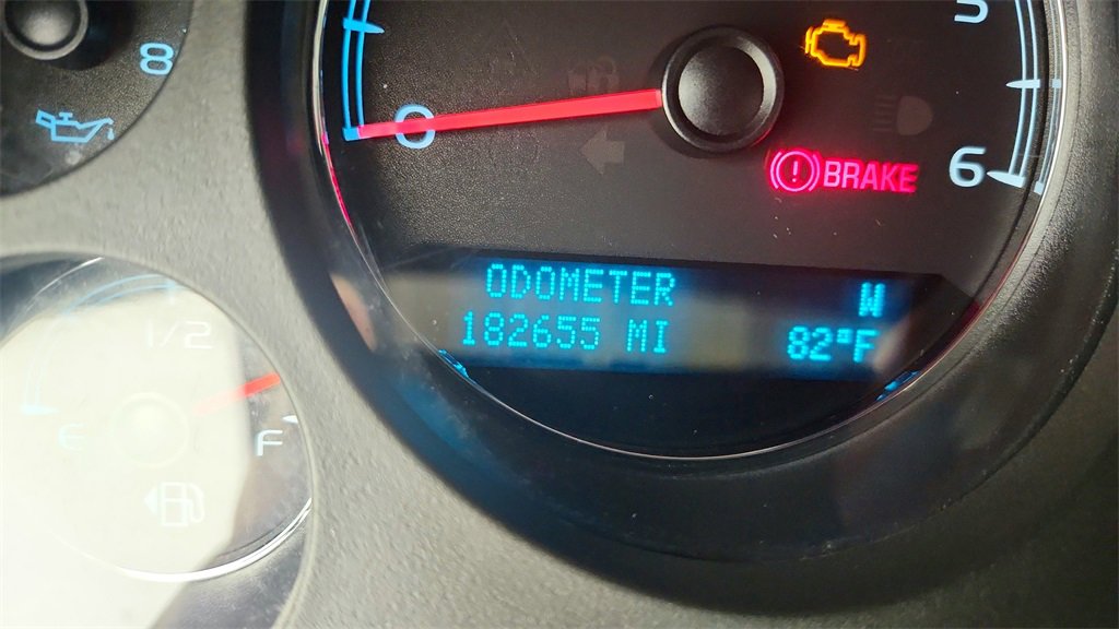 Used 2009 Chevrolet Suburban LS image 16