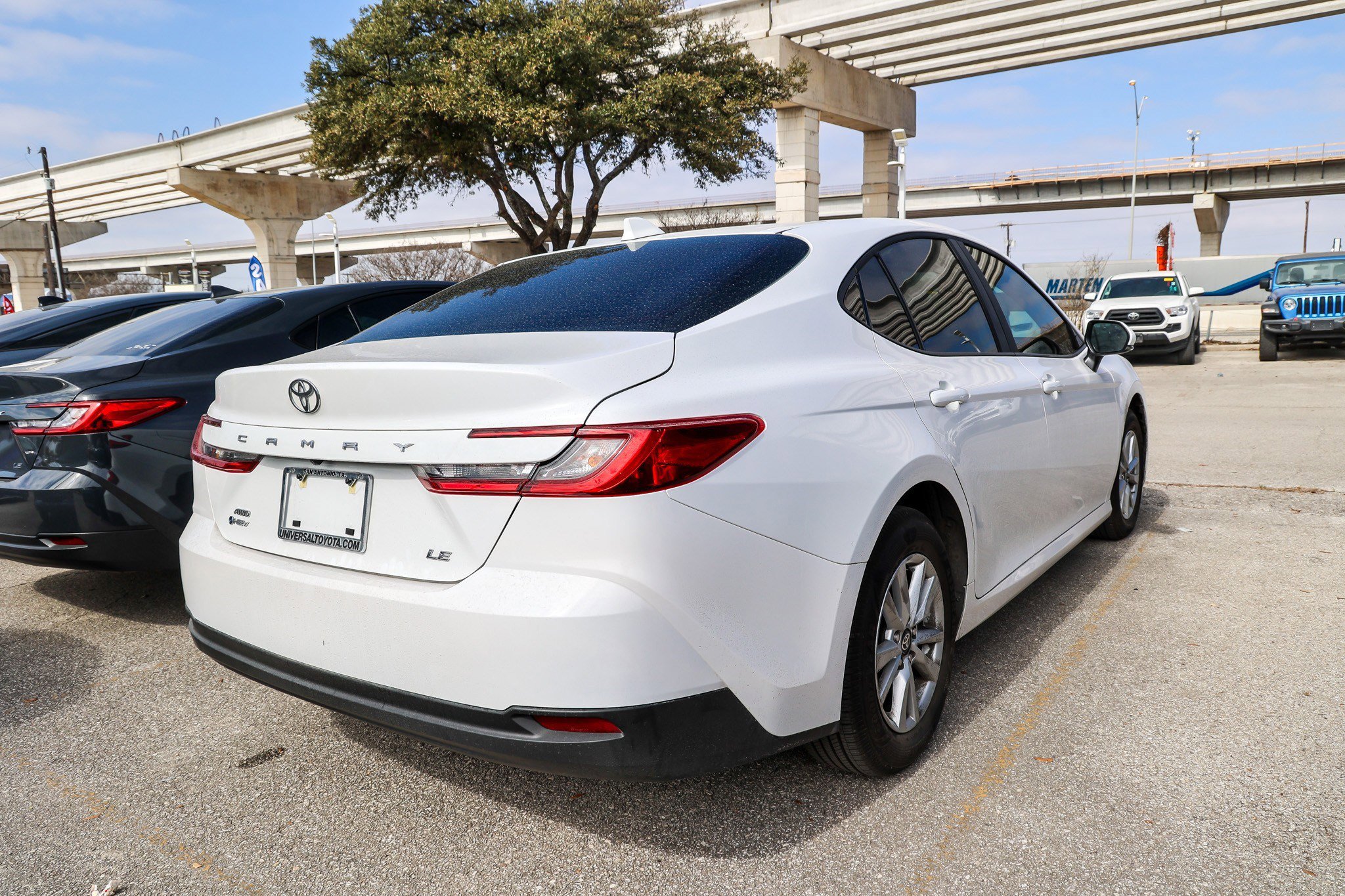 Used 2025 Toyota Camry LE w/ Convenience Package image 8