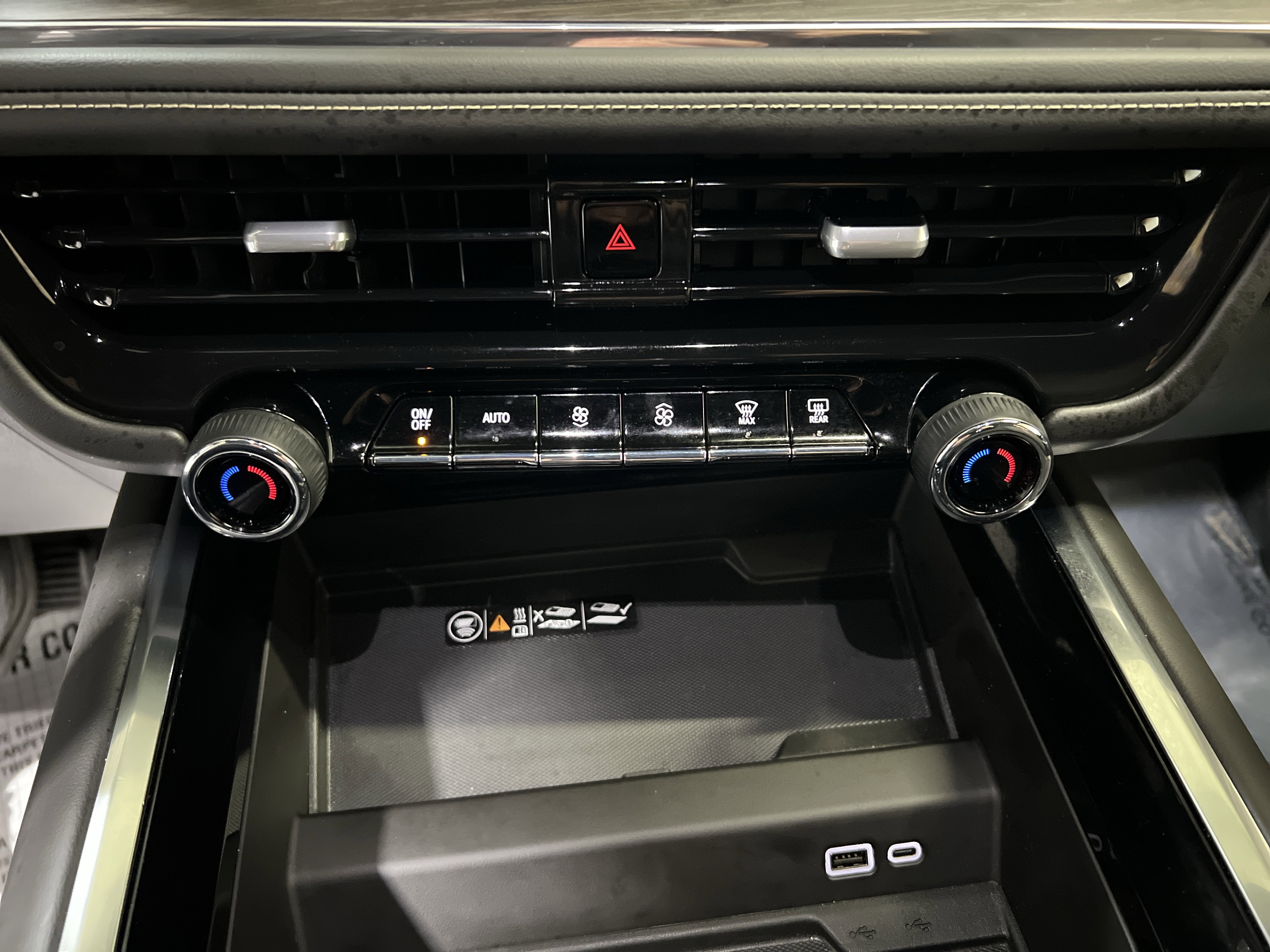 Certified 2025 Chevrolet Suburban Premier image 21