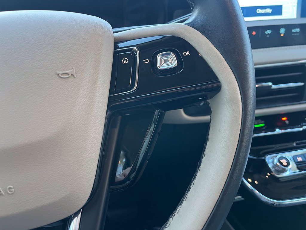 Used 2025 Lincoln Corsair AWD image 30