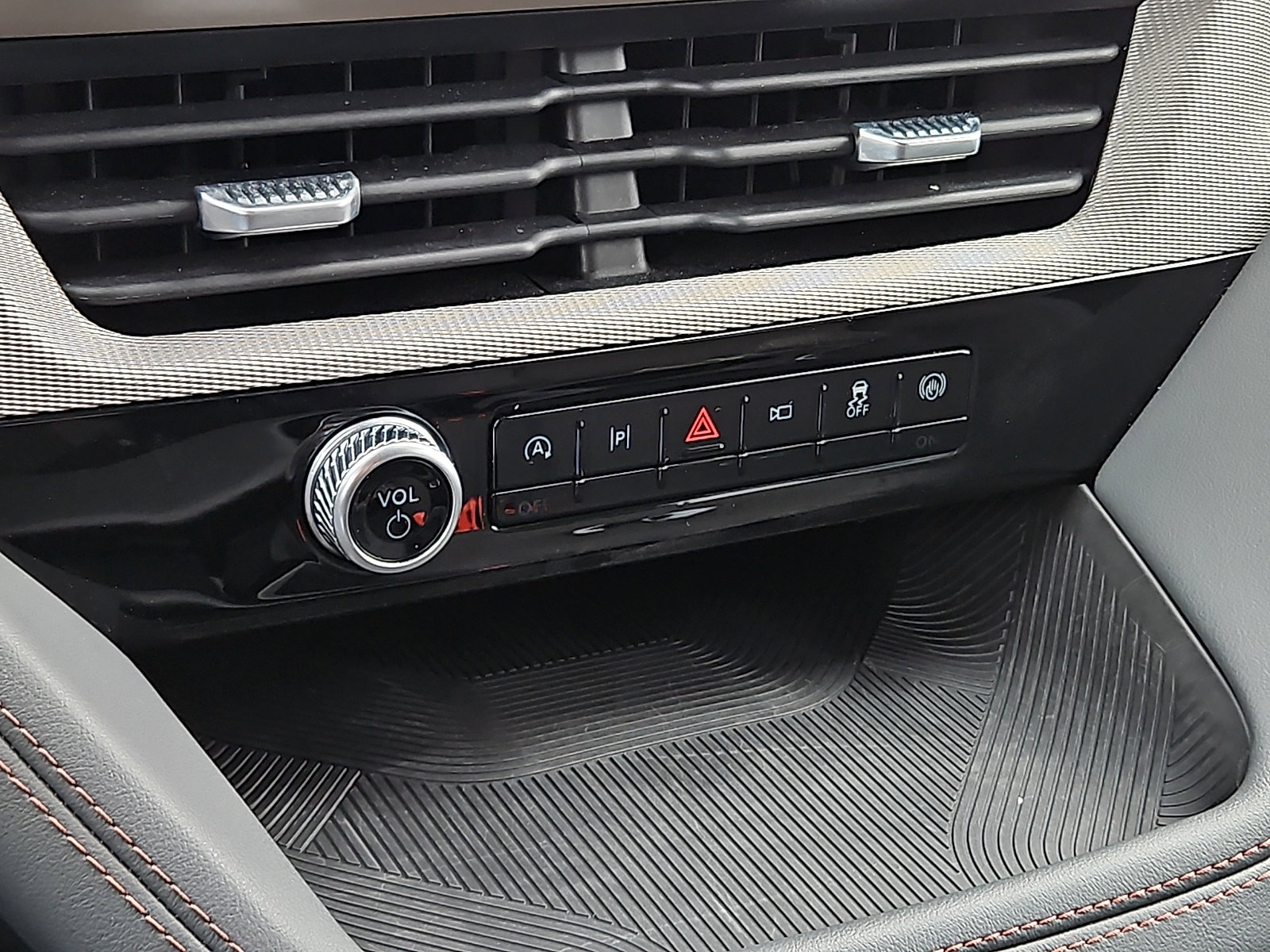 Used 2025 Ford Explorer Active image 15