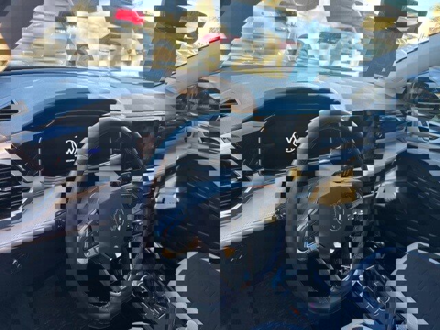 Used 2025 Volkswagen Taos SE image 15