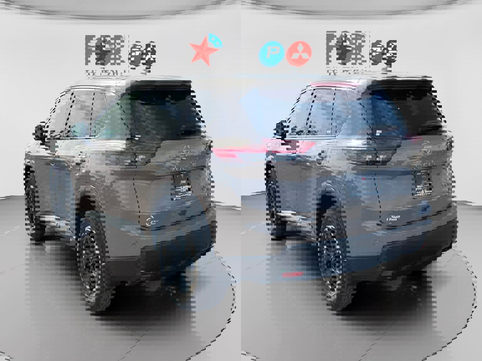 Used 2024 Nissan Rogue SV image 3