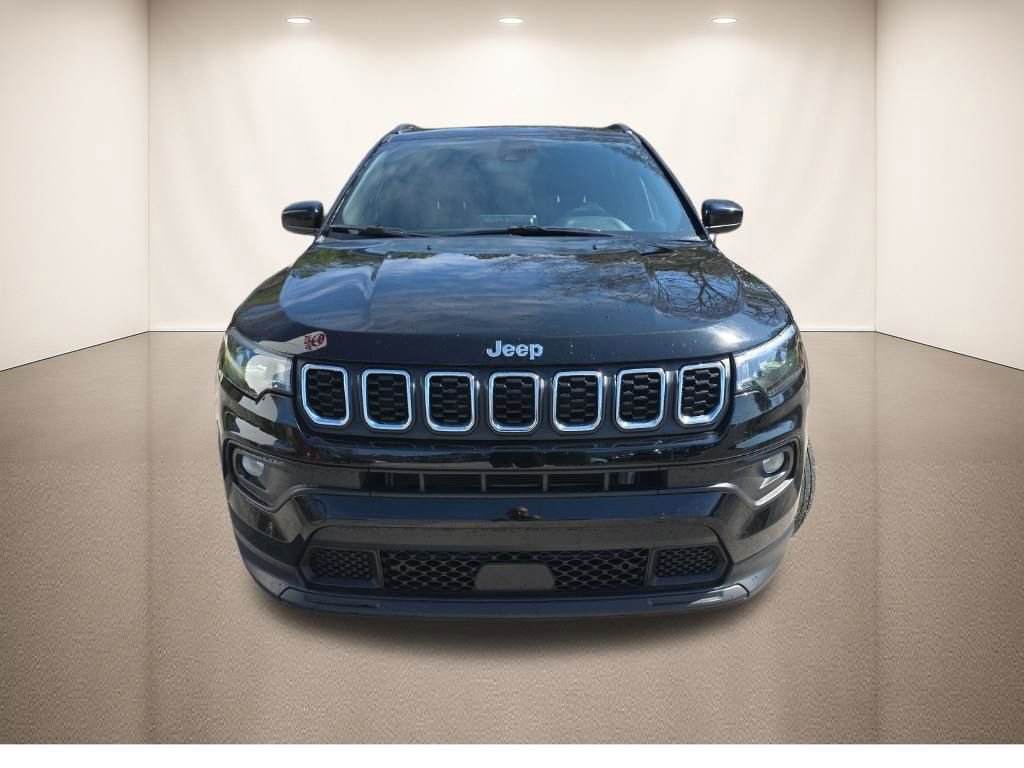 Used 2025 Jeep Compass Latitude image 12