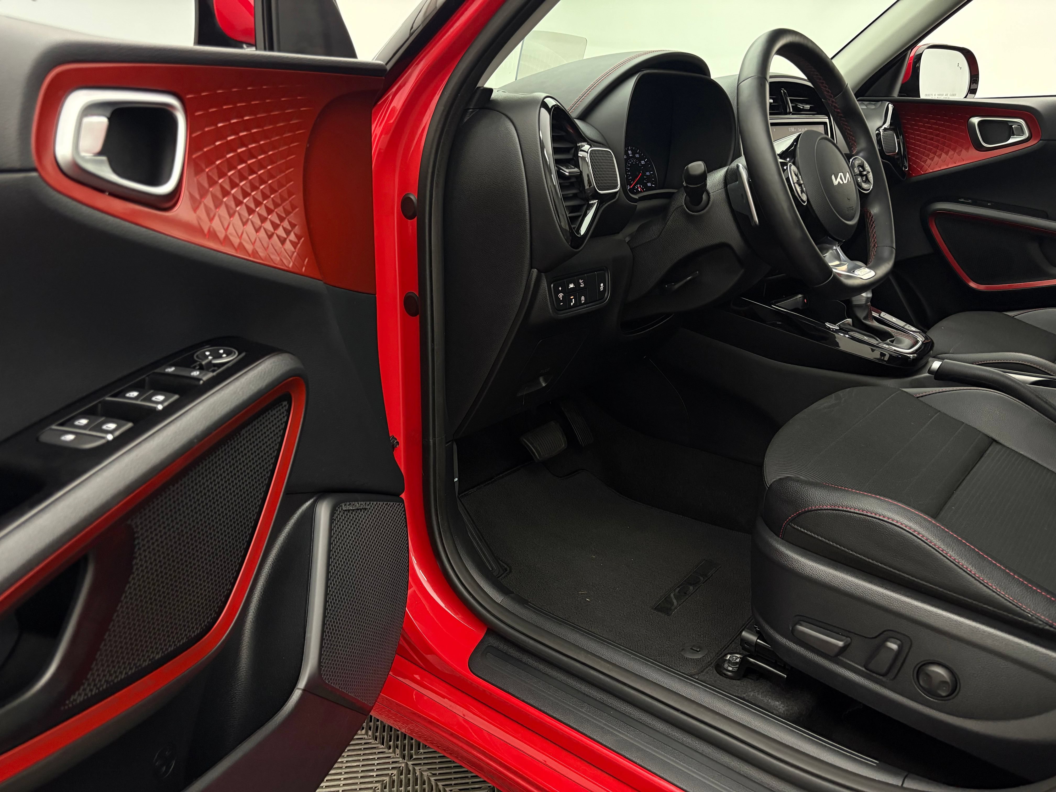 Used 2022 Kia Soul Turbo FWD image 15