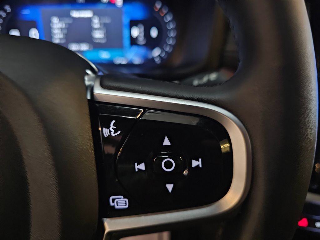 Certified 2025 Volvo V60 B5 Cross Country Ultra AWD/4WD image 21