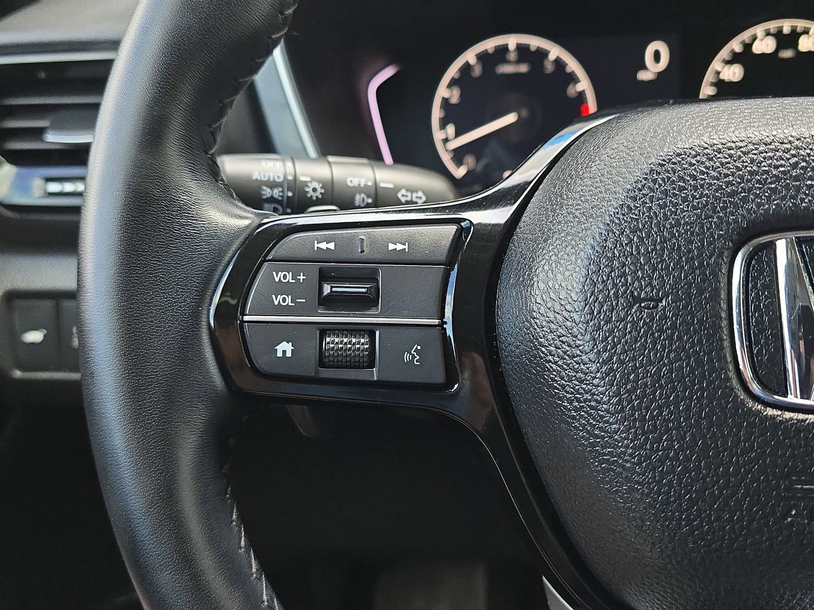 Certified 2025 Honda Pilot Touring image 17