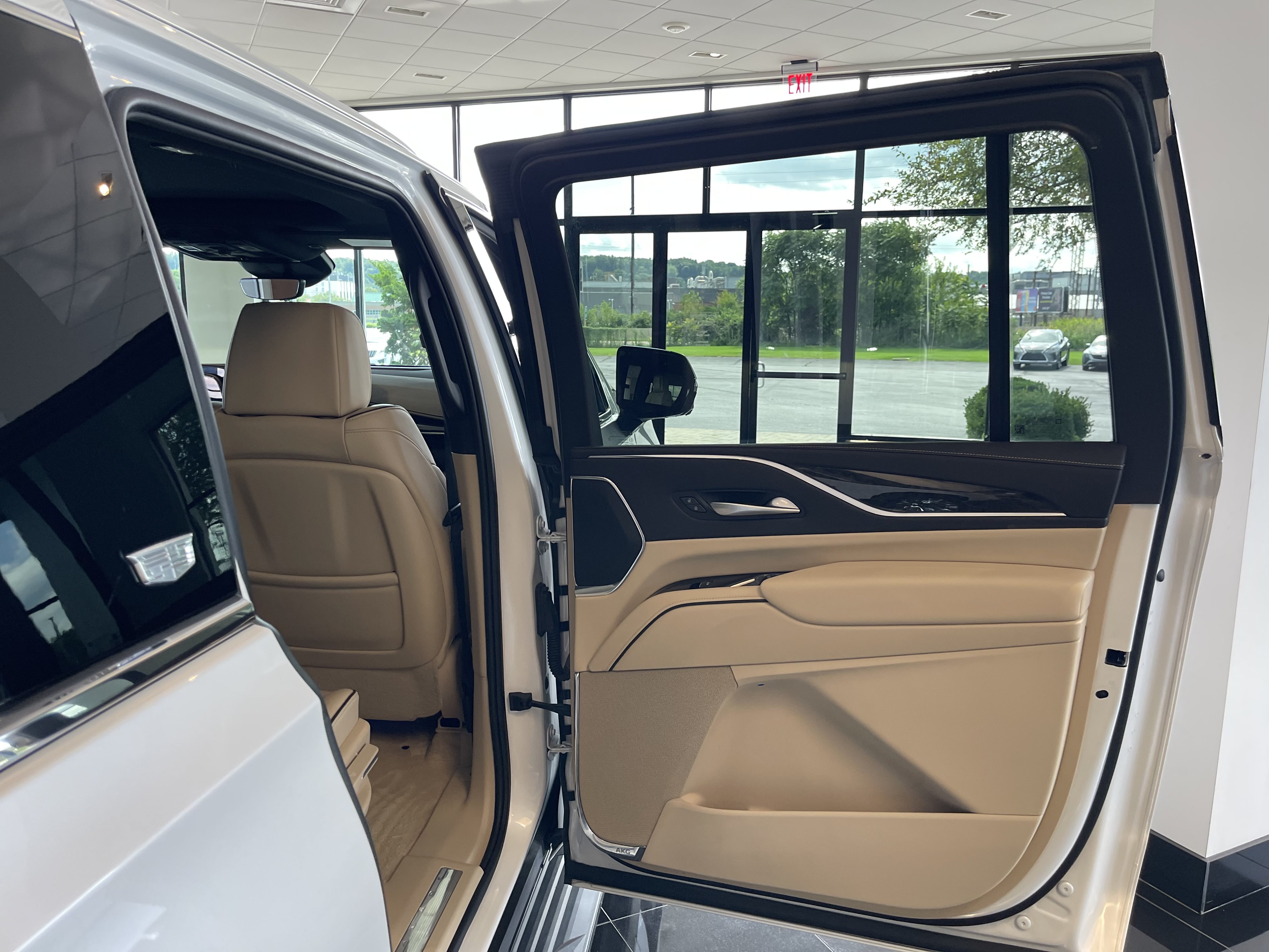 Certified 2024 Cadillac Escalade ESV Premium Luxury AWD/4WD image 20
