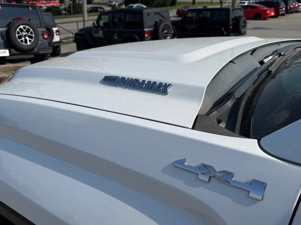 Used 2019 GMC Sierra 2500 SLT w/ Duramax Plus Package AWD/4WD image 9