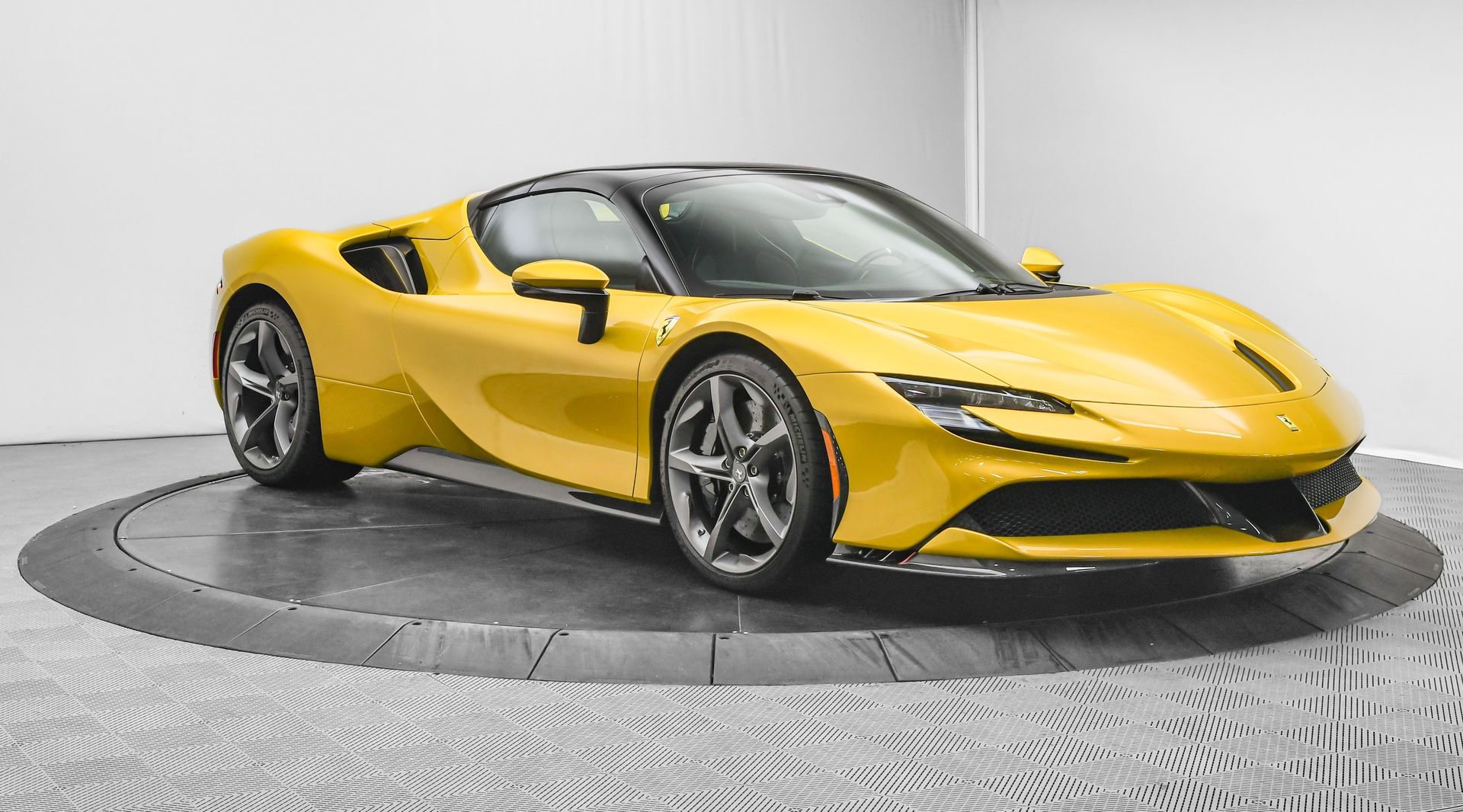 Used 2022 Ferrari SF90 Spider image 59