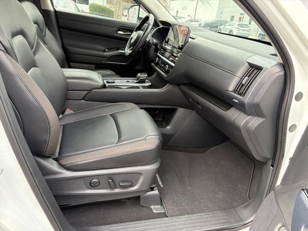 Certified 2024 Nissan Pathfinder SL image 19