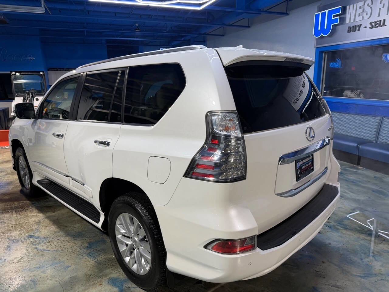 Used 2017 Lexus GX 460 Premium w/ Premium Package image 13