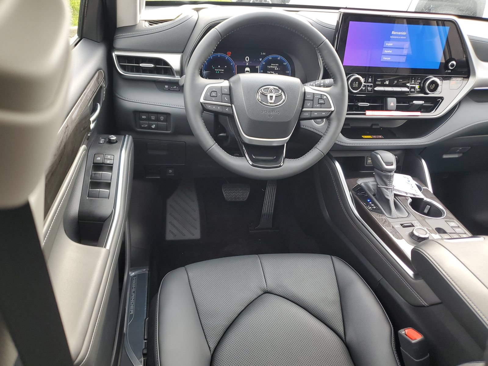 New 2026 Toyota Highlander Platinum AWD/4WD image 11