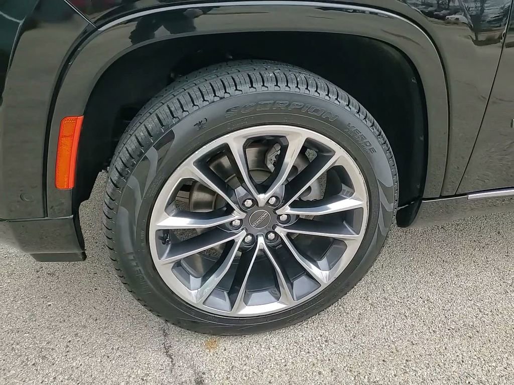 Used 2024 Jeep Wagoneer L Series III w/ Premium Group I image 14