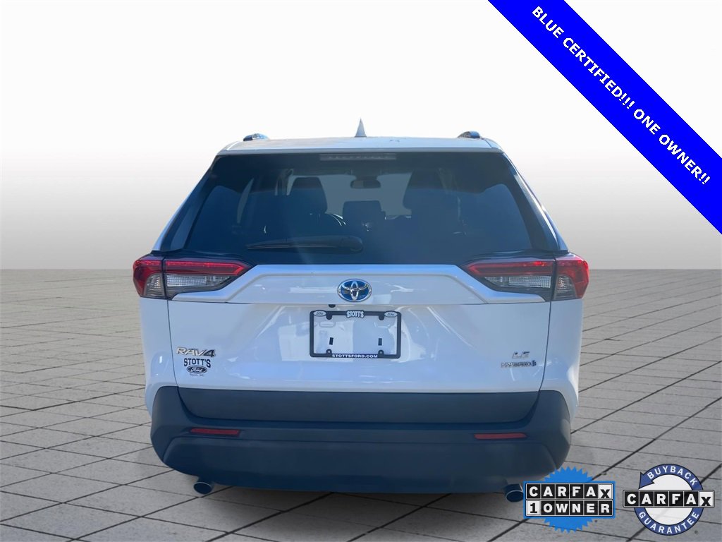 Used 2021 Toyota RAV4 LE image 5
