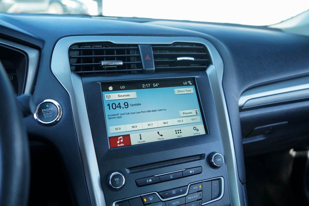 Used 2018 Ford Fusion SE w/ Fusion SE Technology Package image 24