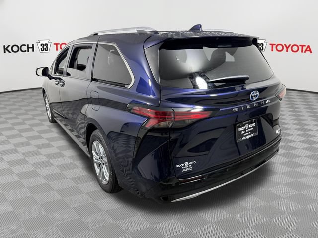 Used 2024 Toyota Sienna Platinum AWD/4WD image 6