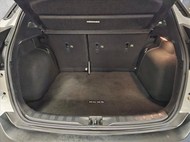 Used 2020 Nissan Kicks SR w/ SR Premium Package FWD image 18