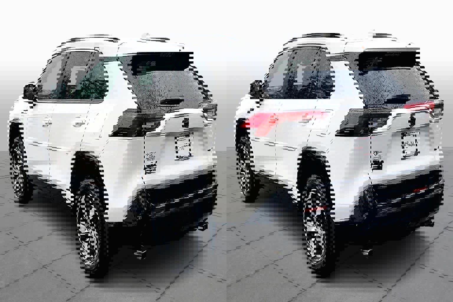 Used 2023 Toyota RAV4 SE image 10