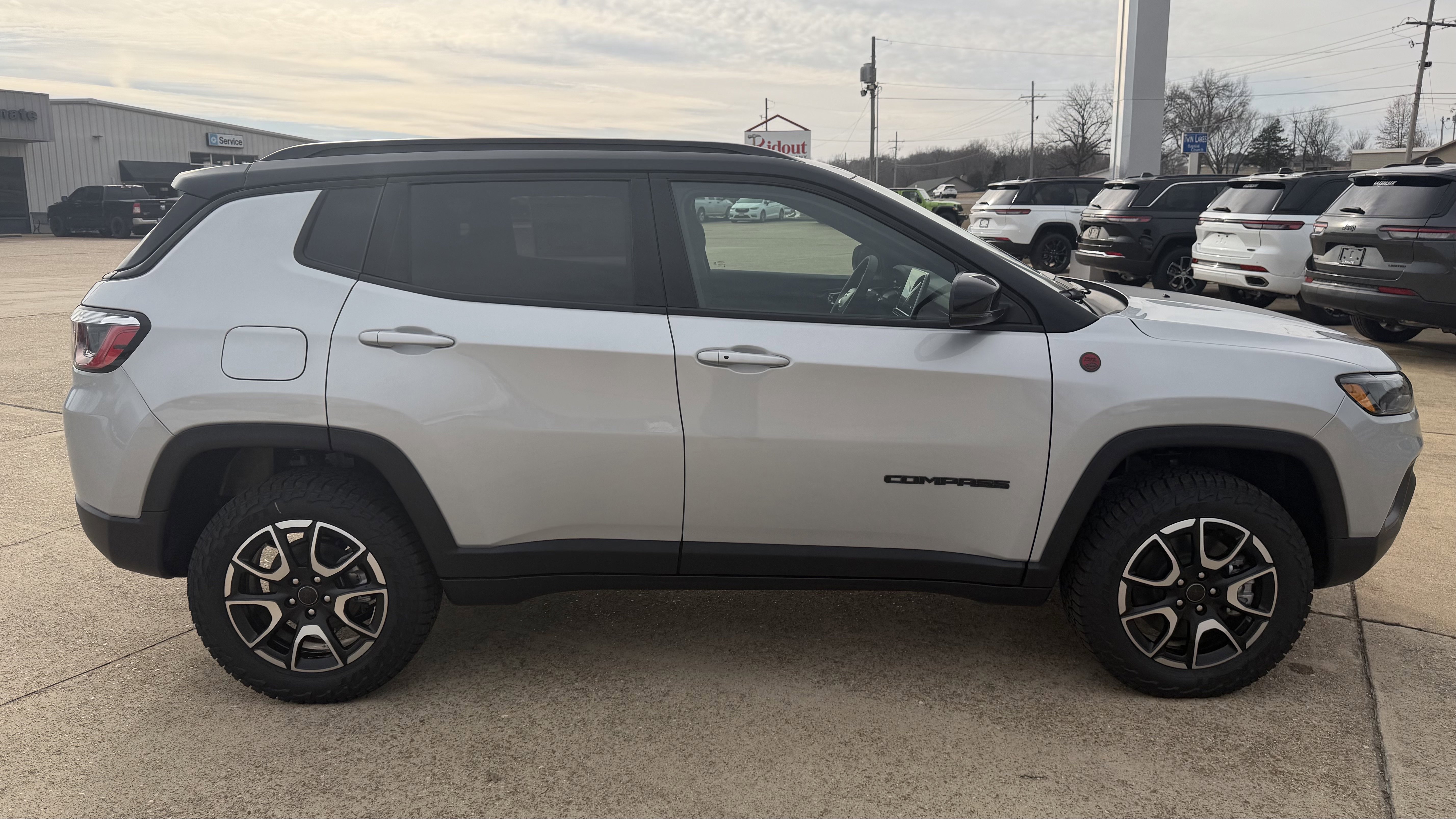 New 2026 Jeep Compass Trailhawk w/ Trailer Tow Group image 12