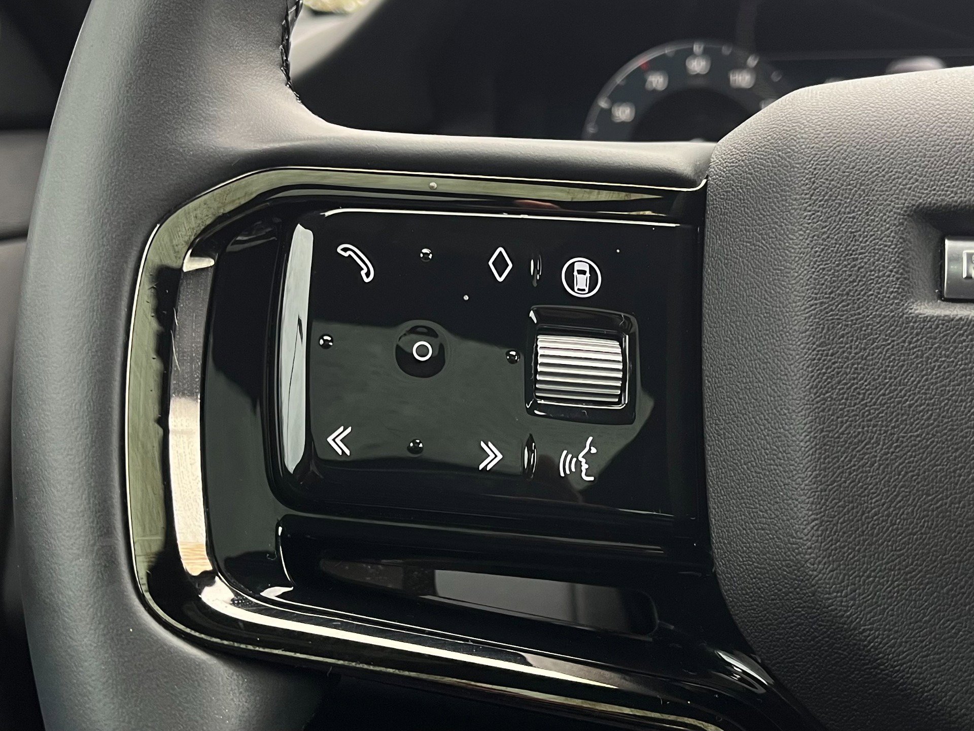 Used 2024 Land Rover Range Rover Evoque Dynamic SE image 54