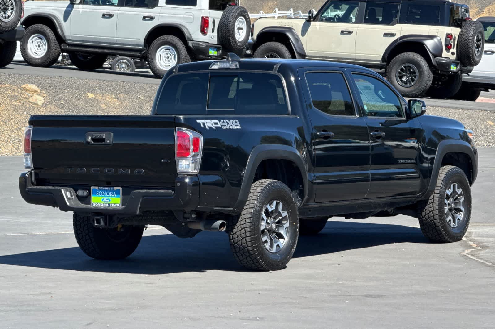 Used 2021 Toyota Tacoma TRD Off-Road w/ Technology Package AWD/4WD image 4