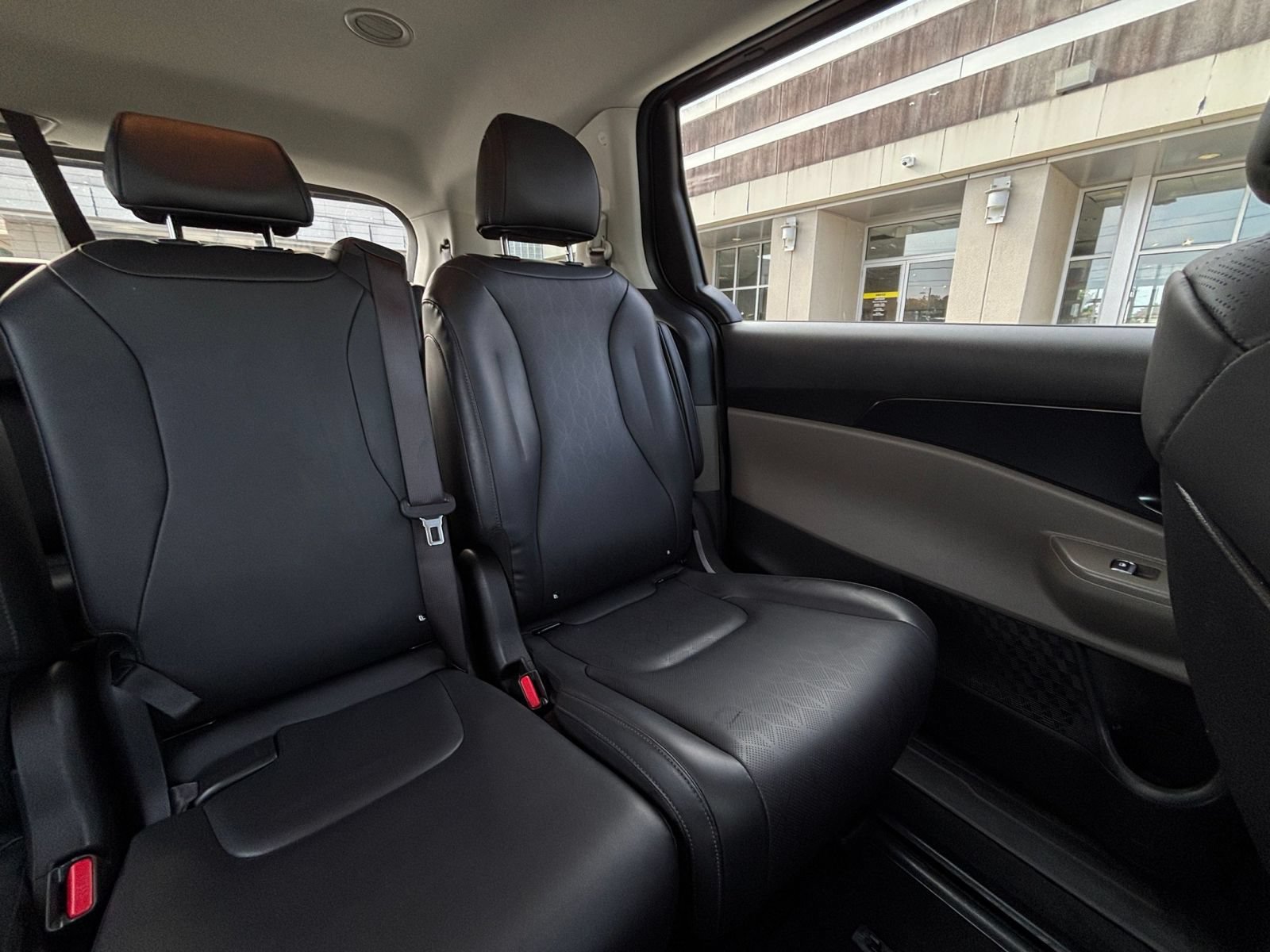 Used 2026 Kia Carnival FWD image 39