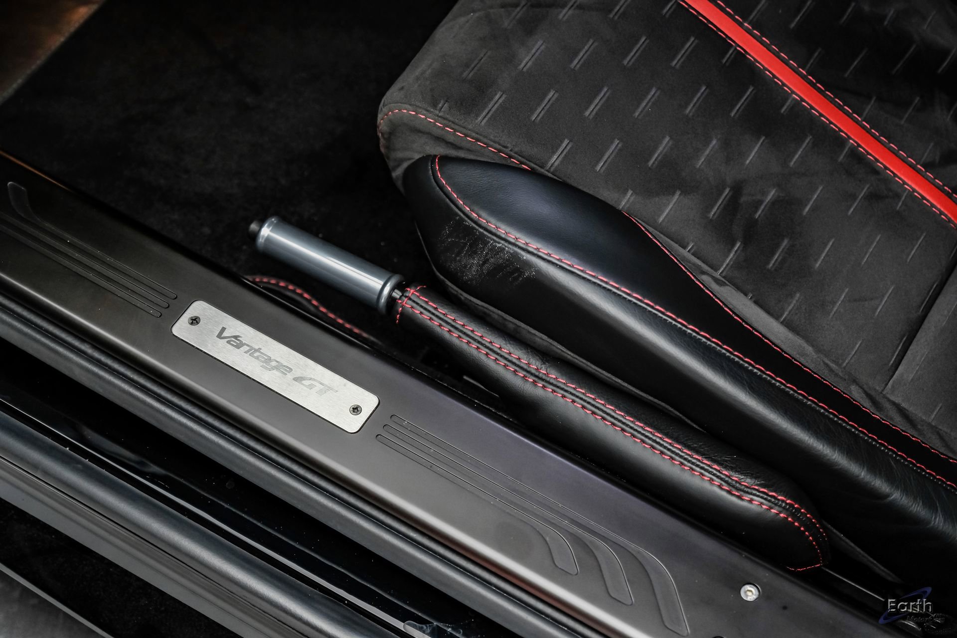 Used 2015 Aston Martin V8 Vantage GT RWD image 46